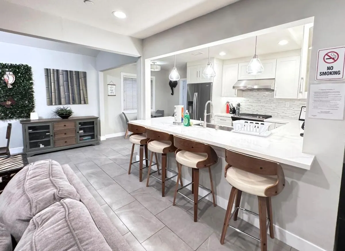 Holiday home Rainforest Villa 4 Bedroom Poolspa Walk2Disneyland Anaheim United States