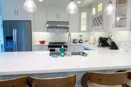 Holiday home Rainforest Villa 4 Bedroom Poolspa Walk2Disneyland Anaheim United States